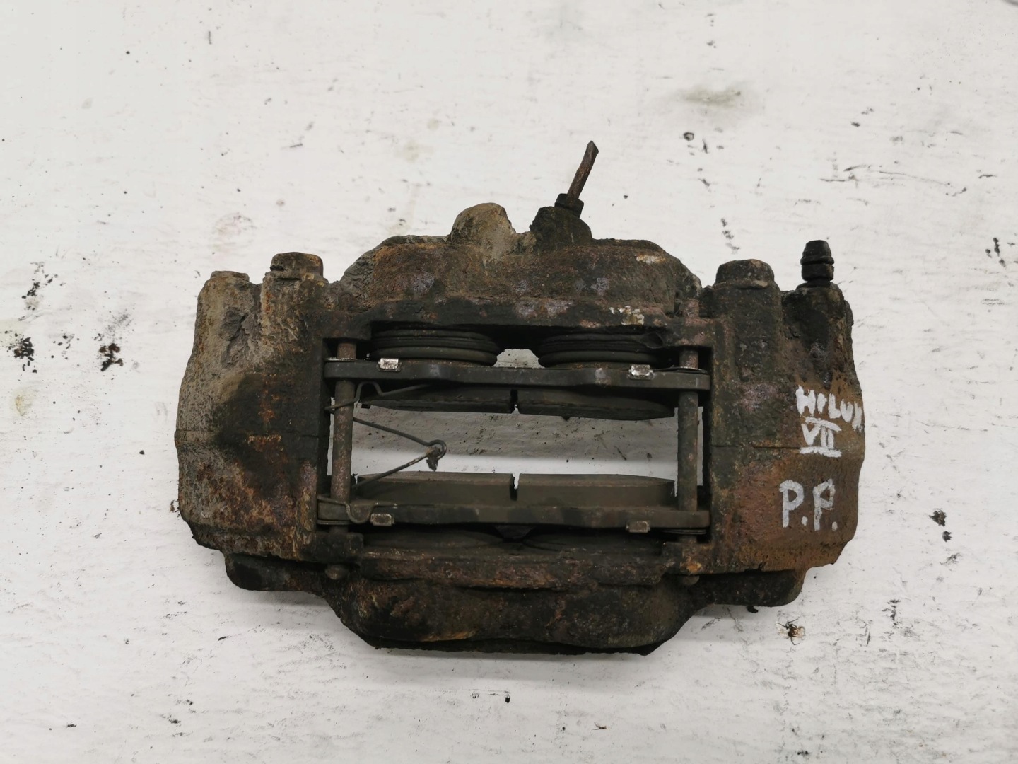 caliper brake right front TOYOTA HILUX VII 3.0D