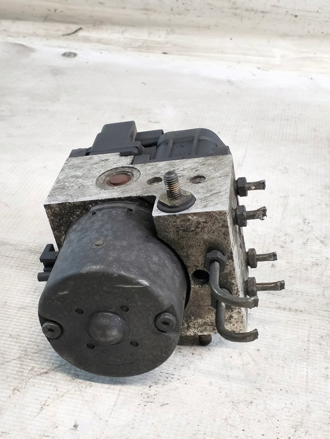 VOLVO V40 e 1999r 1.6 77KW Pompa ABS 30857585 BOSCH 0265216462