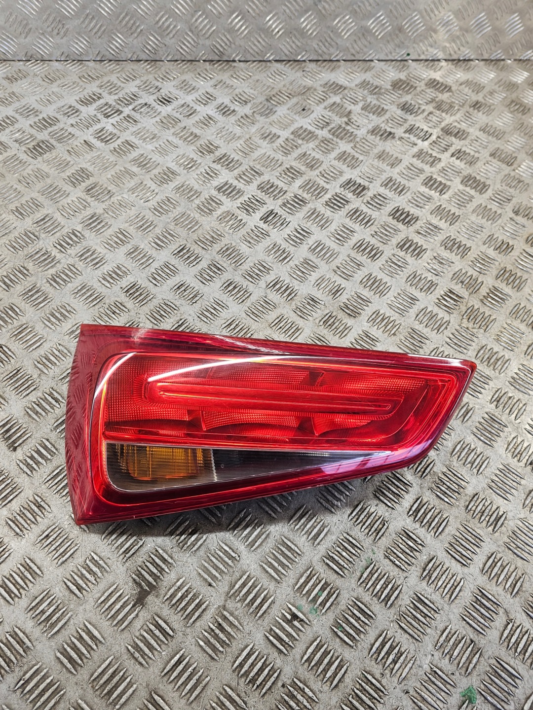 AUDI A1 8X 10R- light left rear part left rear 8X0945093