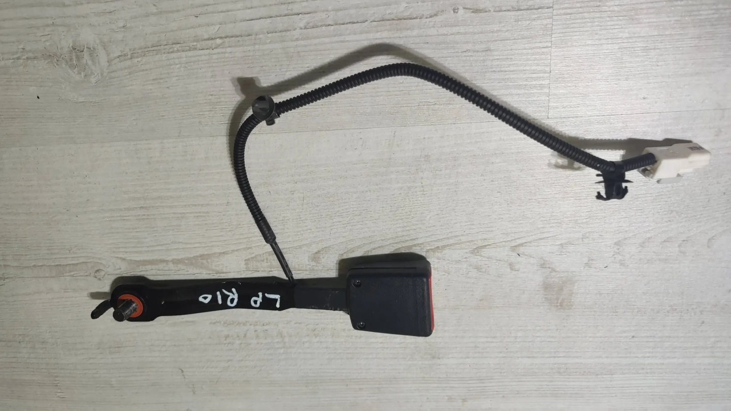 KIA Rio IV 18r front side left Klamra supports safety