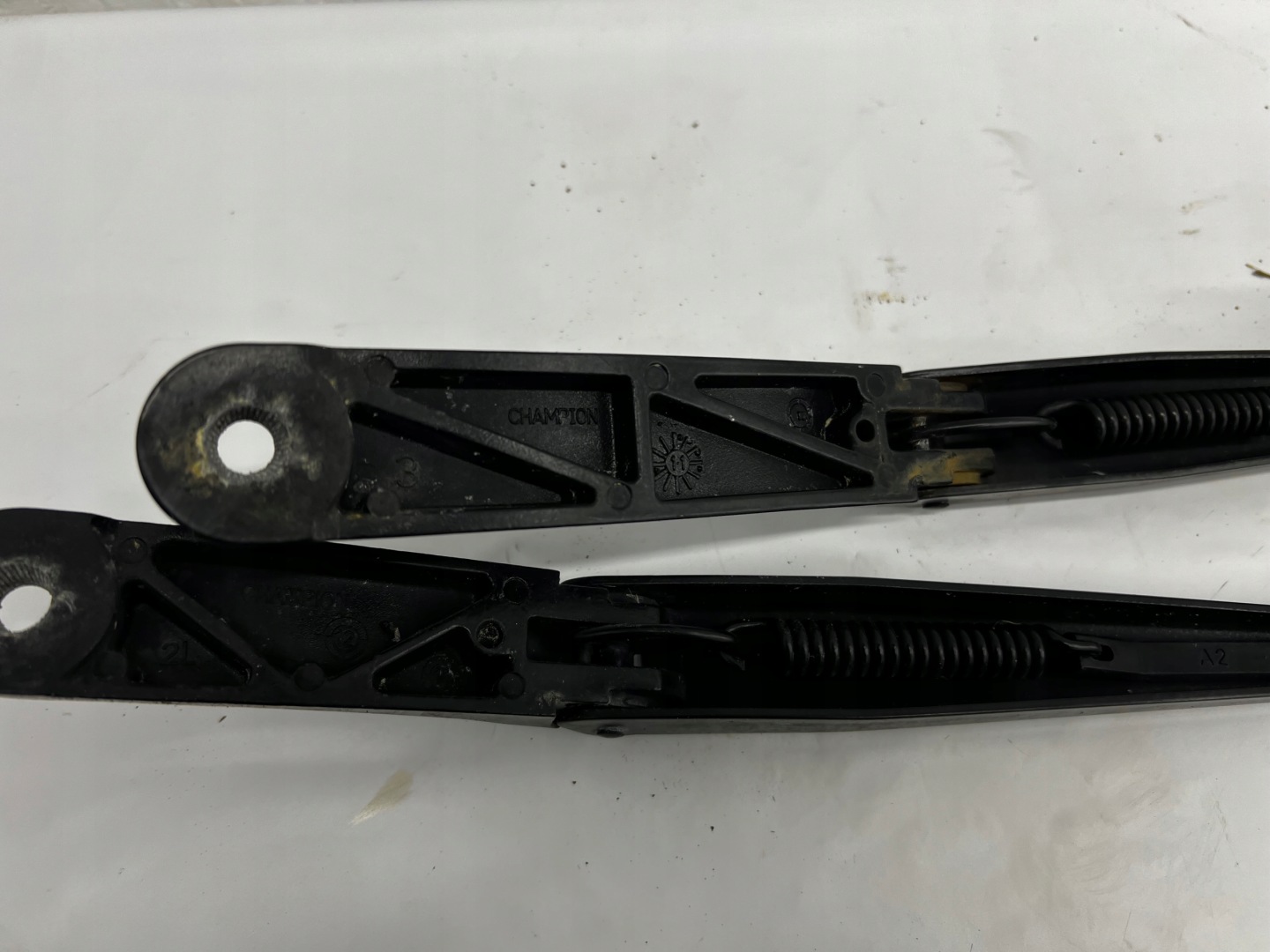 wiper arms left right KOMPLET VW PASSAT B7 3C1955409C 3C1955410B