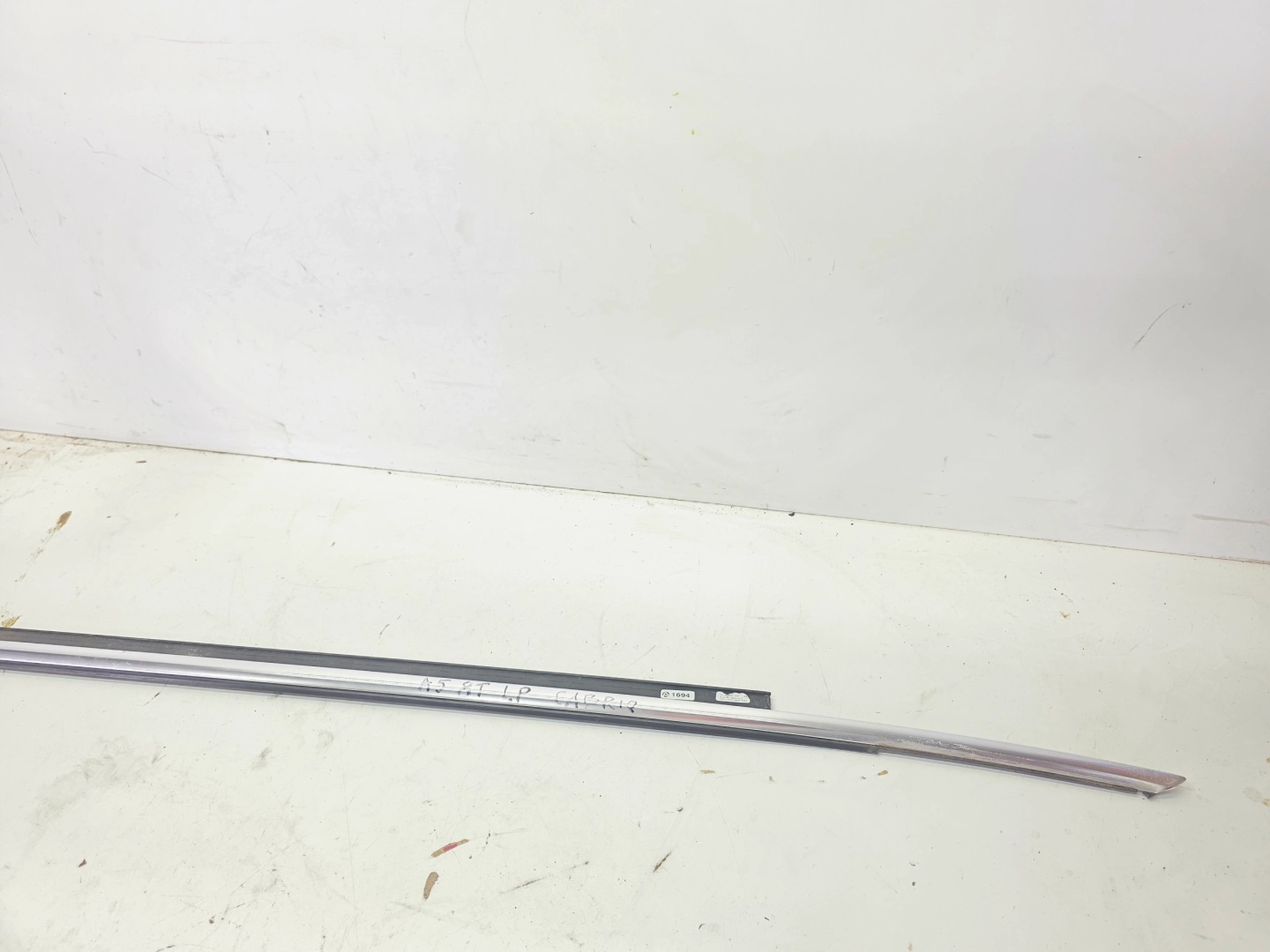 moulding CHROM door left front AUDI A5 8F CABRIO 8F0853283