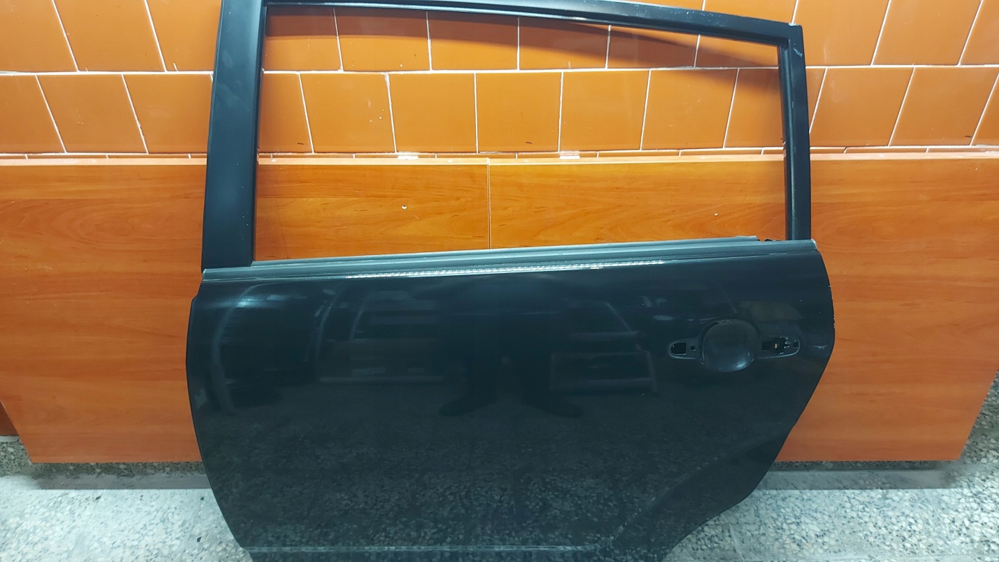 door left left rear part TOYOTA COROLLA VERSO II 04- 209