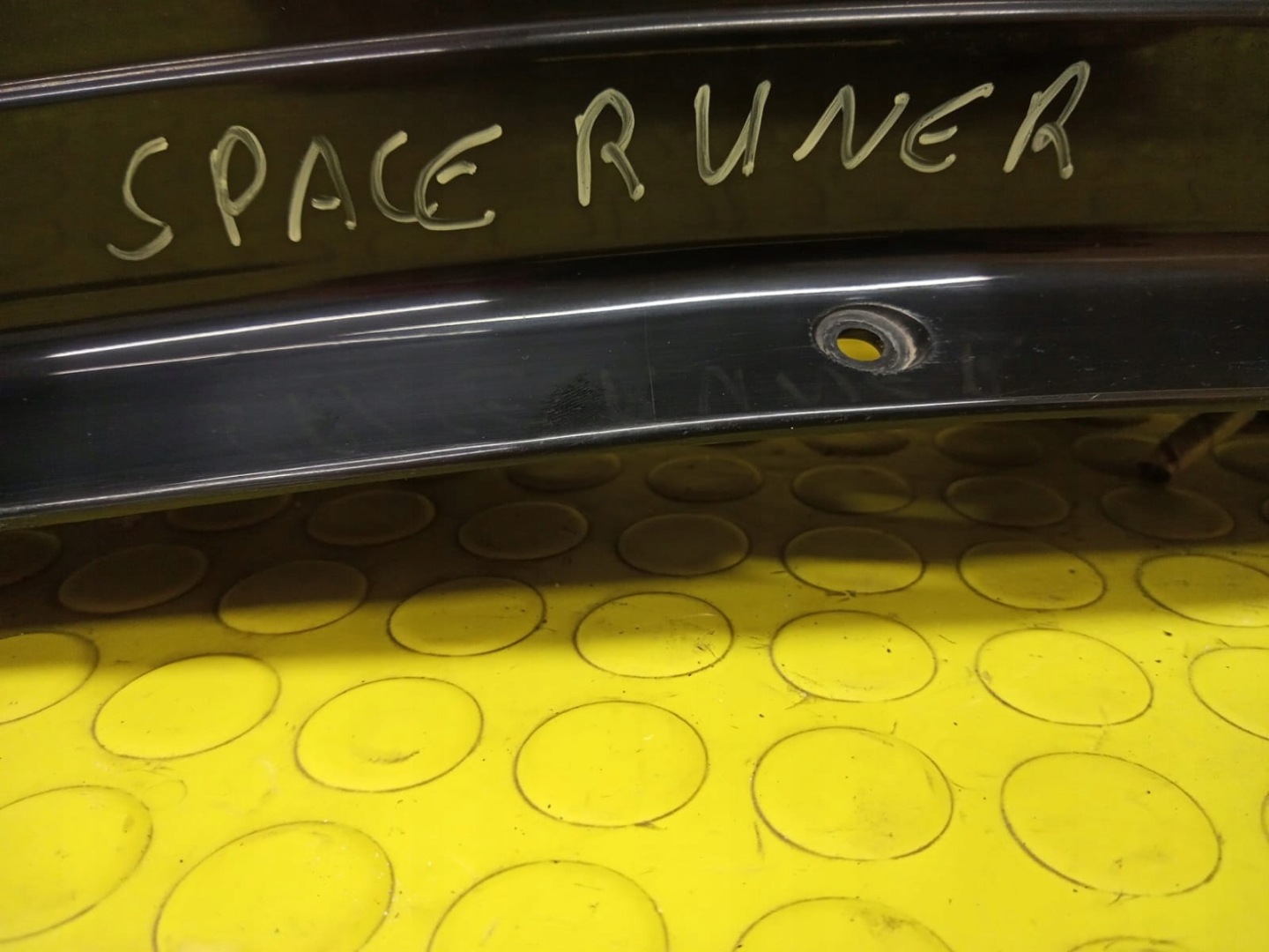 MITSUBISHI SPACE RUNNER Licht links heck