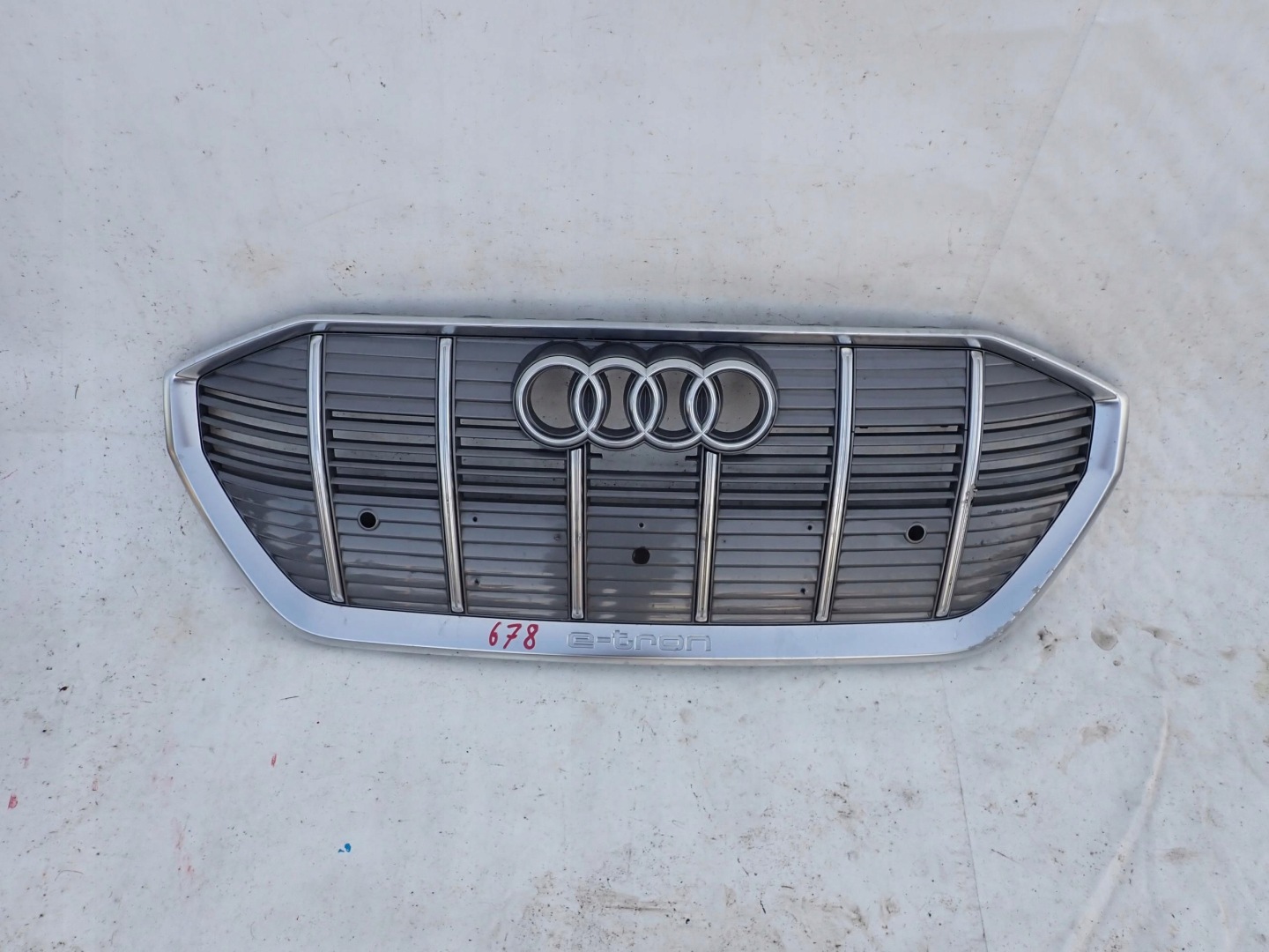 AUDI E-TRON 4KE 18- grill grille radiator