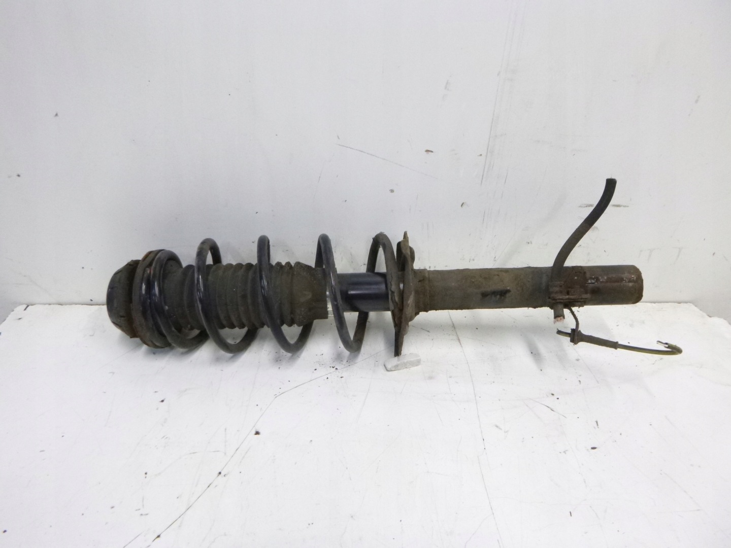 shock absorber front right Peugeot 107 1.0 2006r.