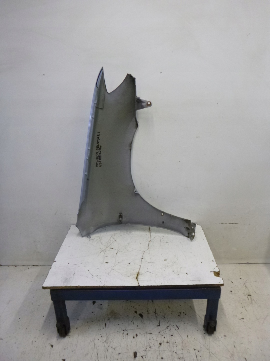parafango sinistra Mitsubishi Outlander A31 2001 – 2006 SREBNY