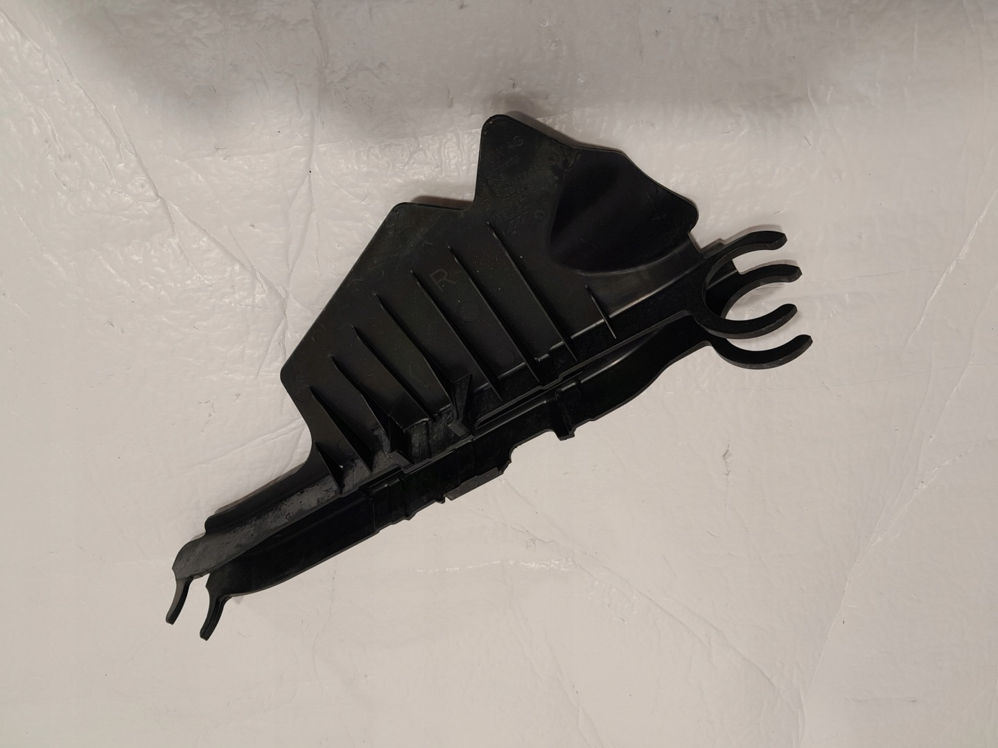AUDI A4 A5 F5 8W Blende Abdeckung des Querlenkers rechts heck 8W0505562B