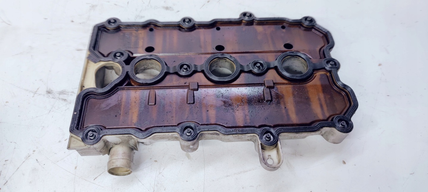 ABDECKUNG DER VENTILE RECHTS AUDI A4 A6 C6 3.2 06E103472L