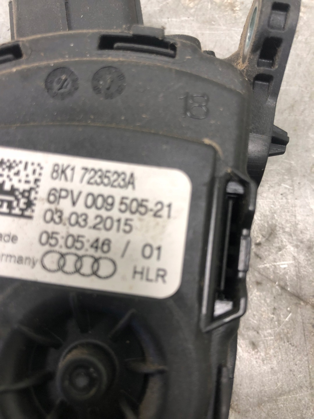 accelerator pedal potentiometer AUDI A4 B8 LIFT 8K1723523A