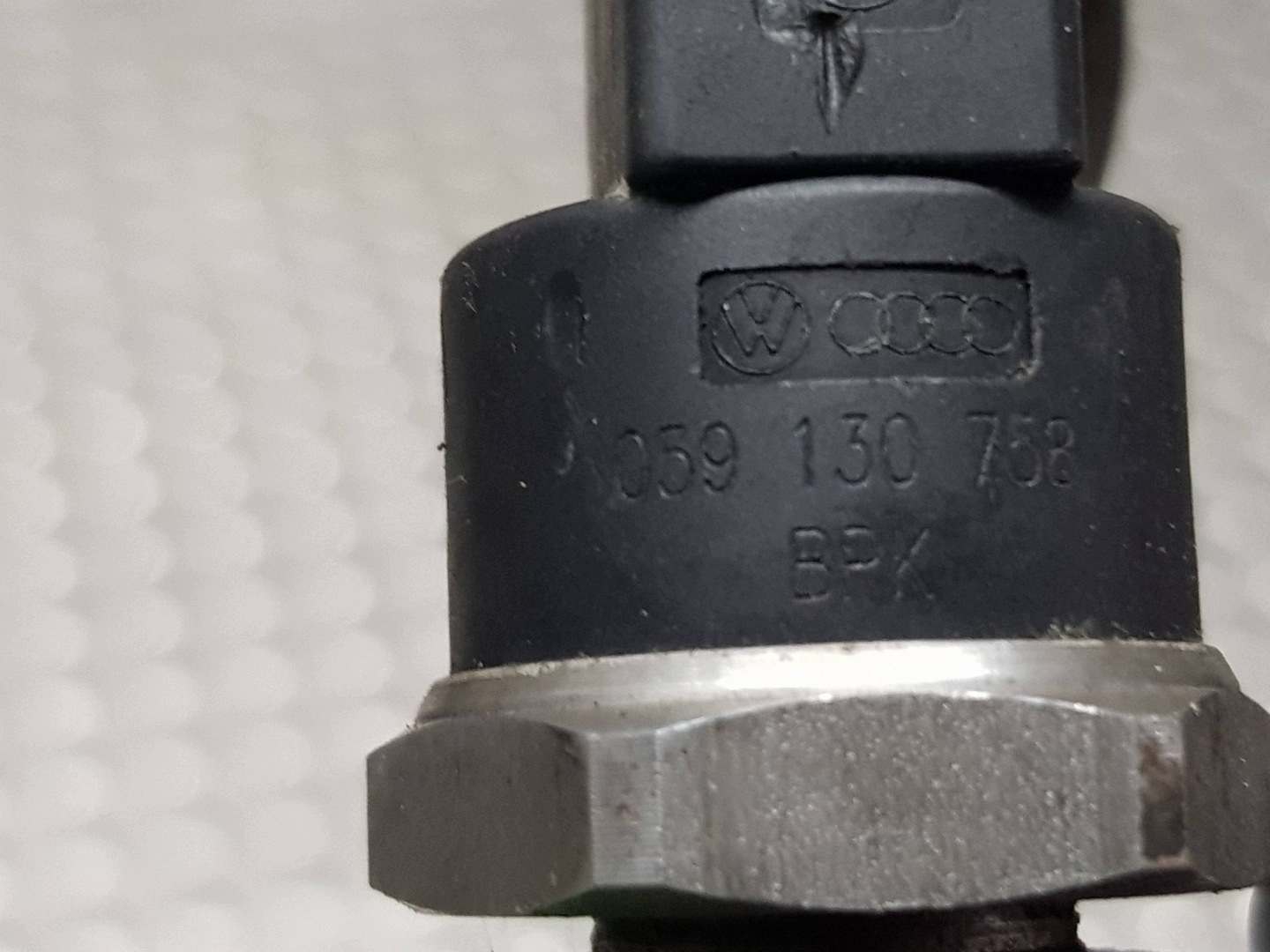 kraftstoffverteiler einspritzleiste links sensor 059130089D AUDI A4 B7 A6 C6 A8 D3 3.0 TDI