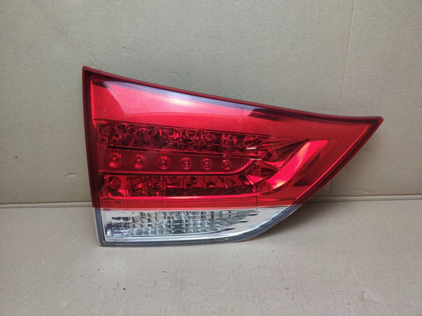 light rear to the bonnet left side Toyota Sienna 3 2011