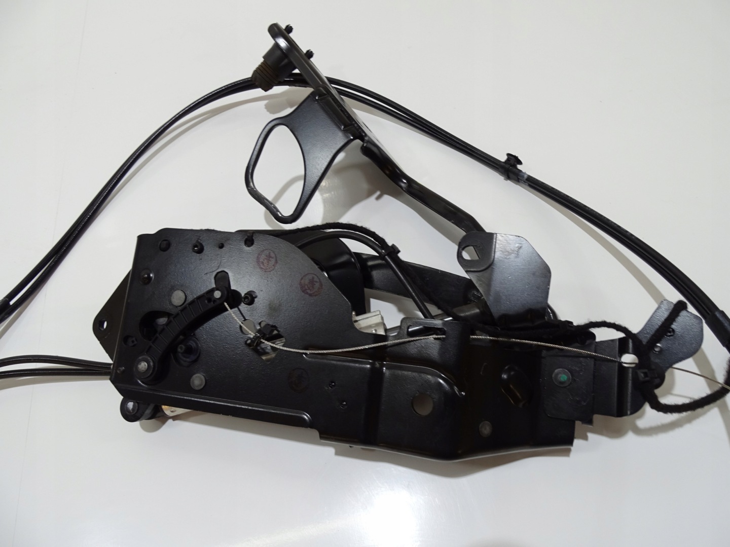 Scharnier dach links BMW E88 7174773