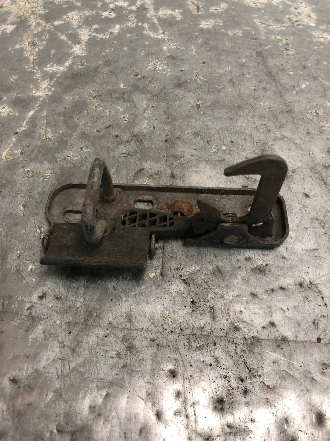 lock RYGIEL bonnets VW GOLF V 1K0823480