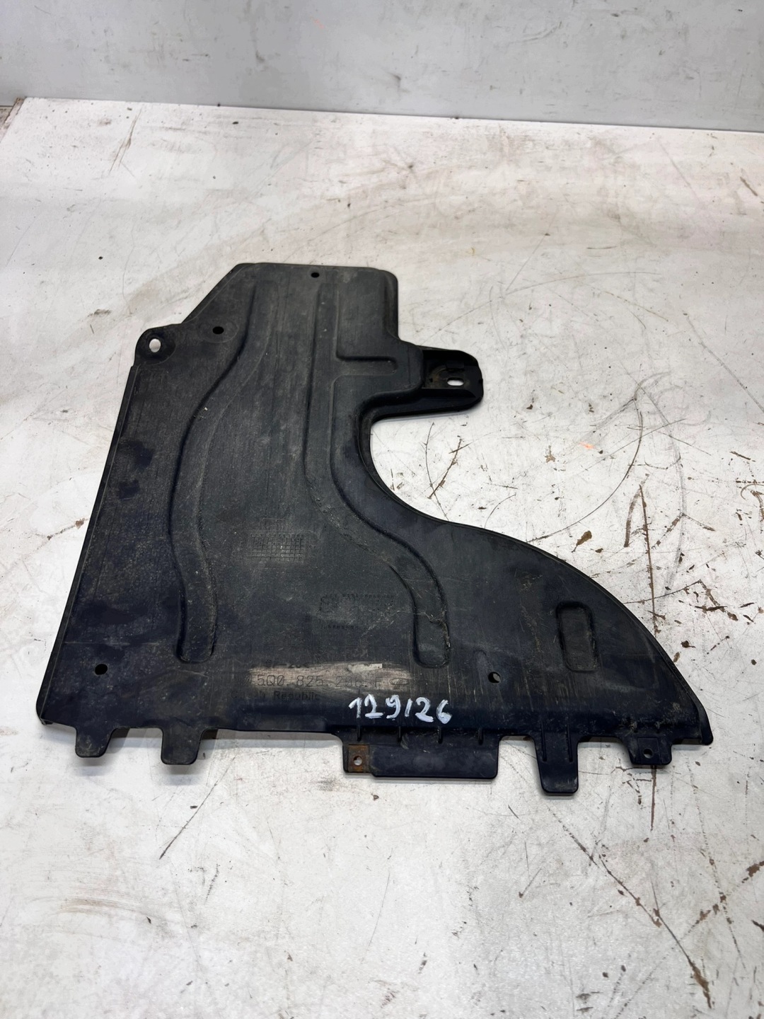 Blende Abdeckung abdeckung Unterfahrschutz links AUDI A3 8V 5Q0825206F 129/26