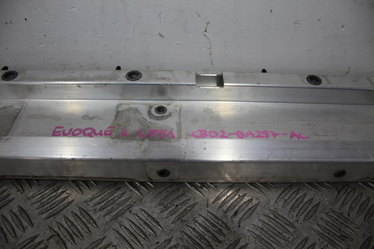 radiator stiffener EVOQUE II 2 L551
