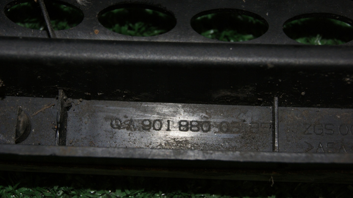 Grill Grill MERCEDES-BENZ SPRINTER 903 A9018800385