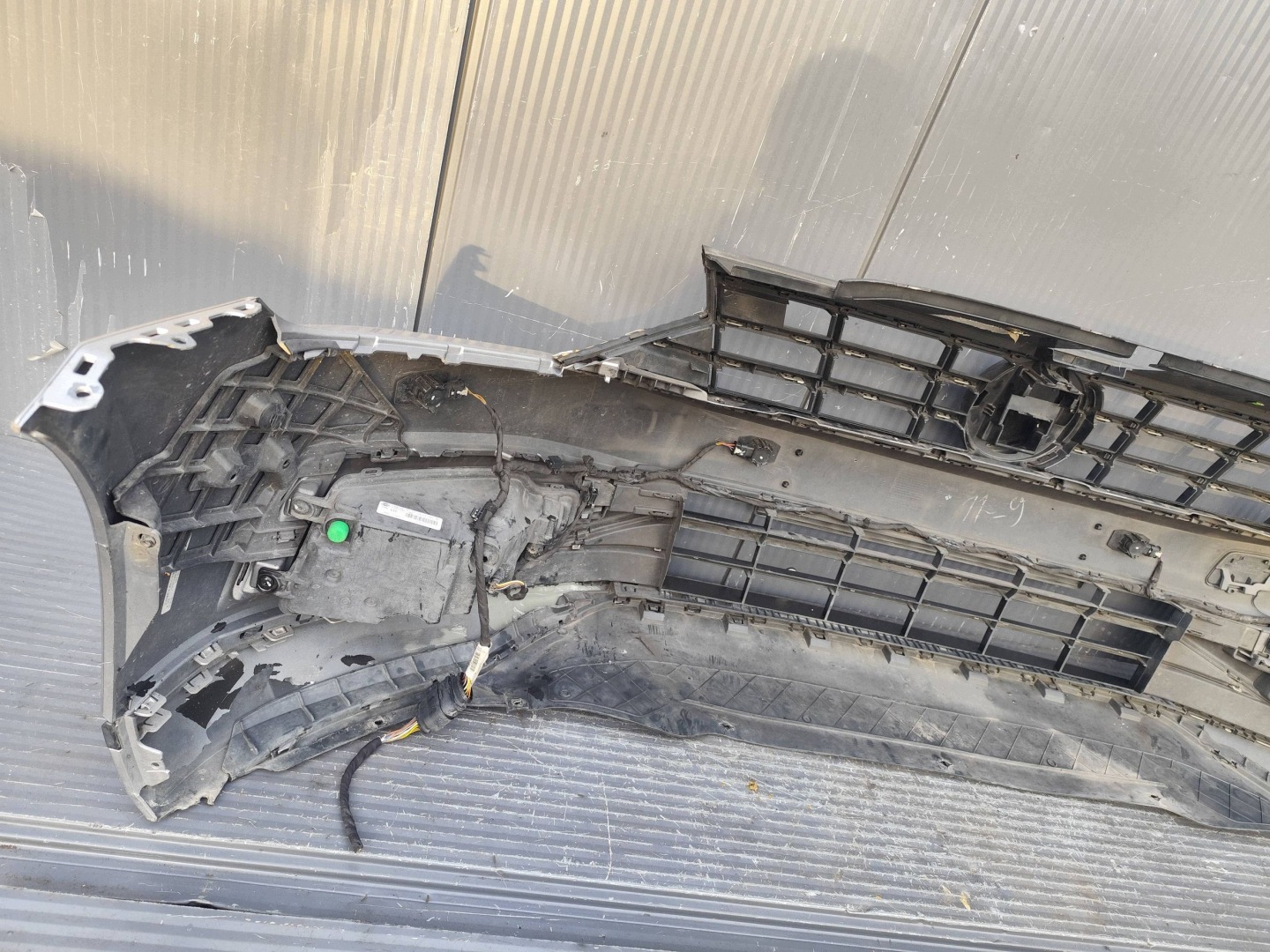 VW PASSAT B8 LIFT lökhárító elülső 4xPDC teljes bontott