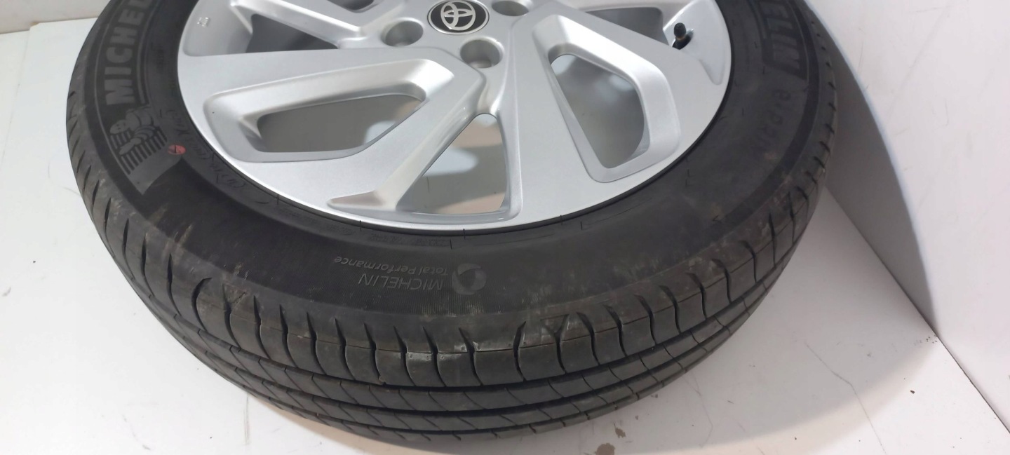 Toyota Aygo X wheels discs aluminium R17