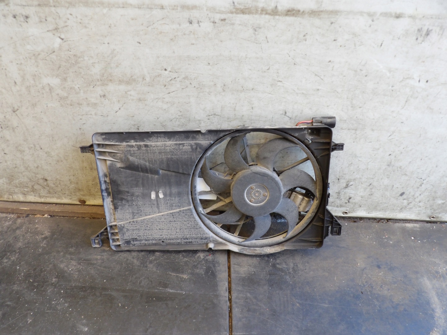 Ford C-MAX ventilátor chladiče 1,8B 3M5H-8C607-RD 0130303930