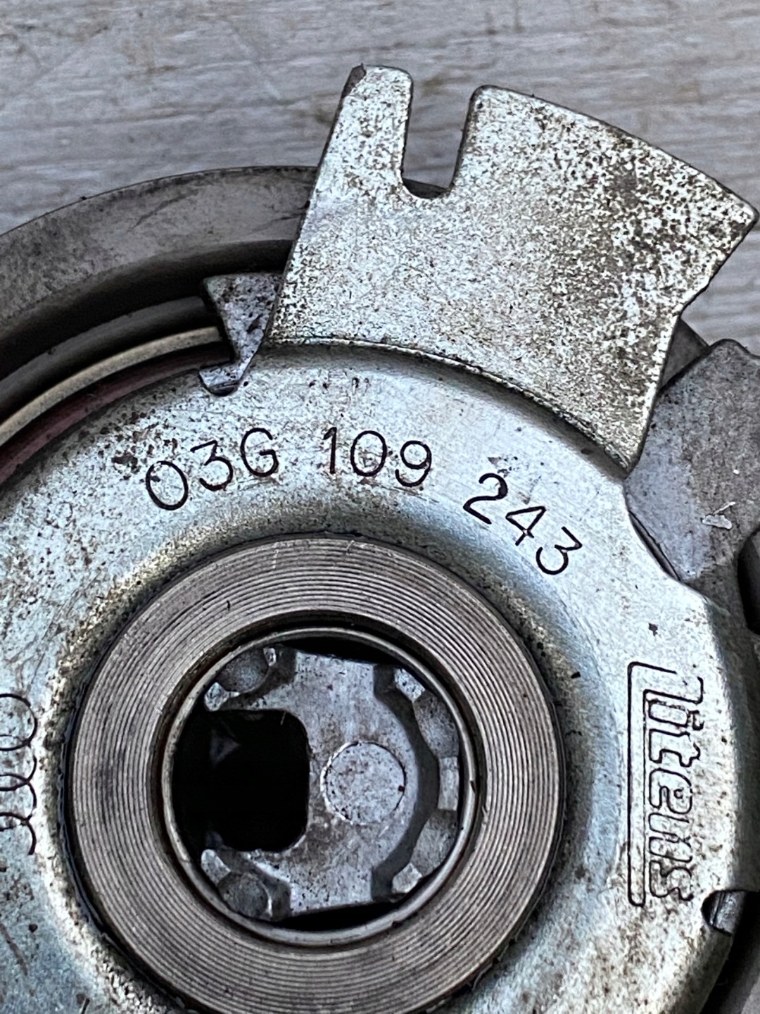AUDI A6 C6 4F 2.0 TDI roll adjuster 03G109243