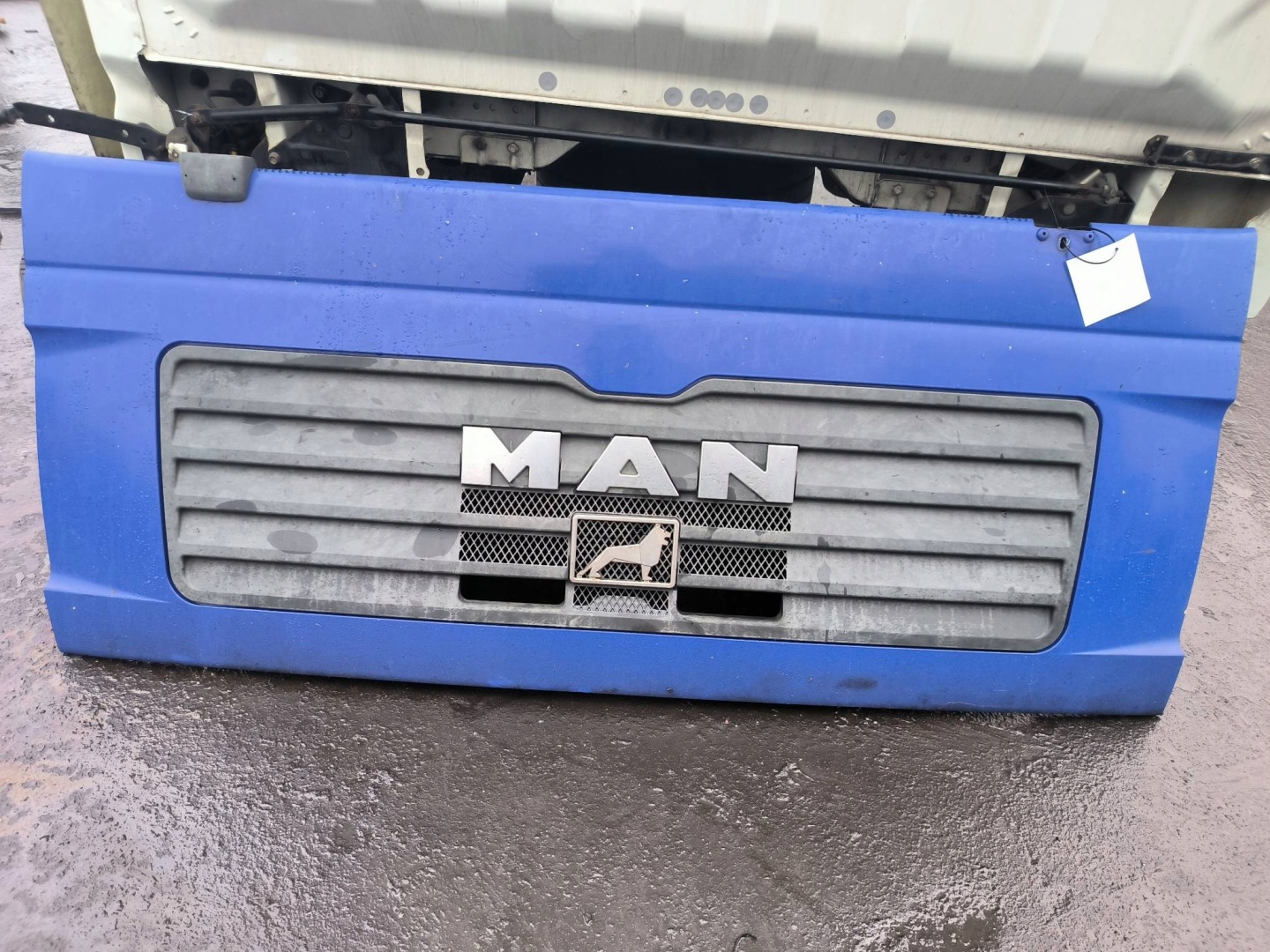 cofano blu MAN TGL 12.210