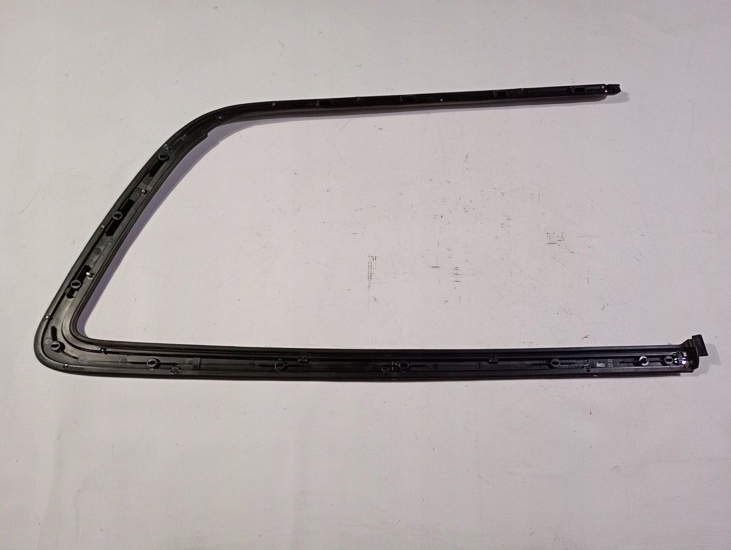 moulding frame Chrom windows right rear part Chrysler Pacifica 2017