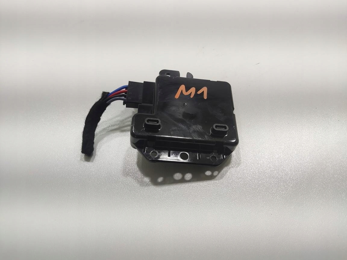 GNIAZDA PORT USB TESLA MODEL 3 2017-2023 1656787-30-A