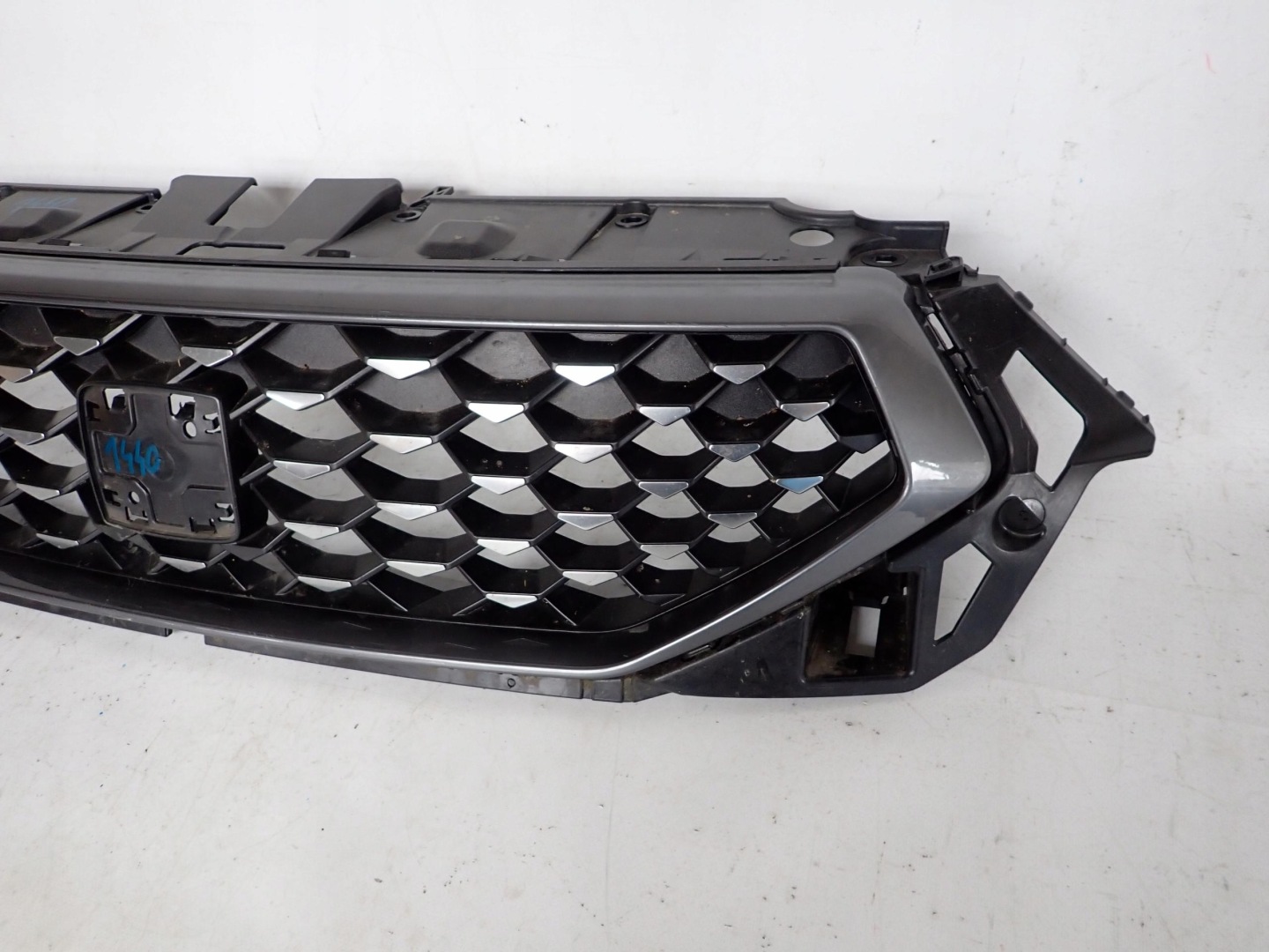 SEAT ATECA LIFT 20- grill grille radiator 575853654M
