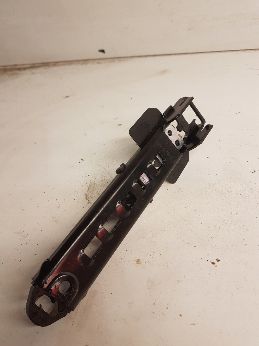 REGULACJA stěny AUDI A4 A5 A6 A7 A8 8K0857833B