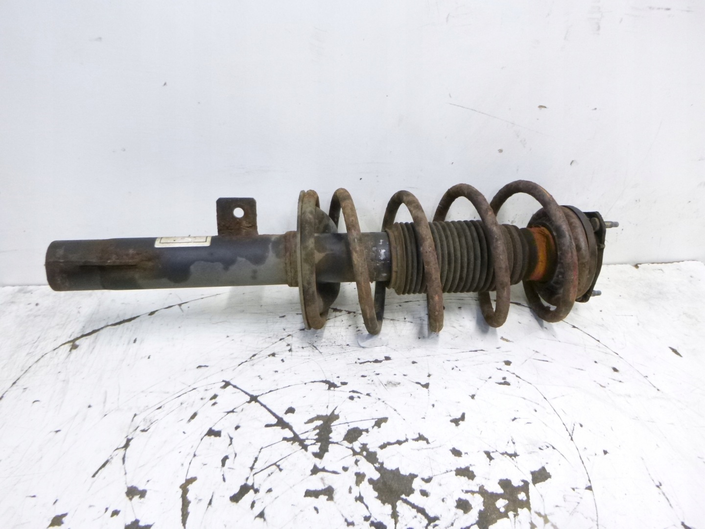 shock absorber front left Ford Transit Connect 1.8 d 2004r.