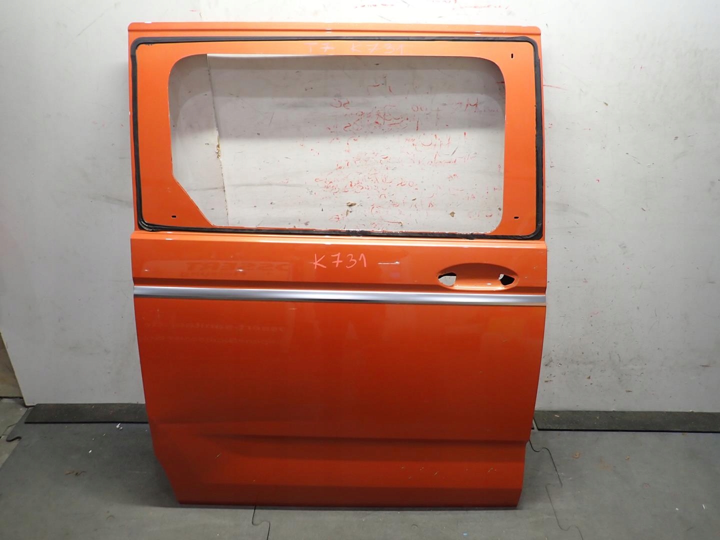door rear part rear. right sliding VW T7 2021- 7T0