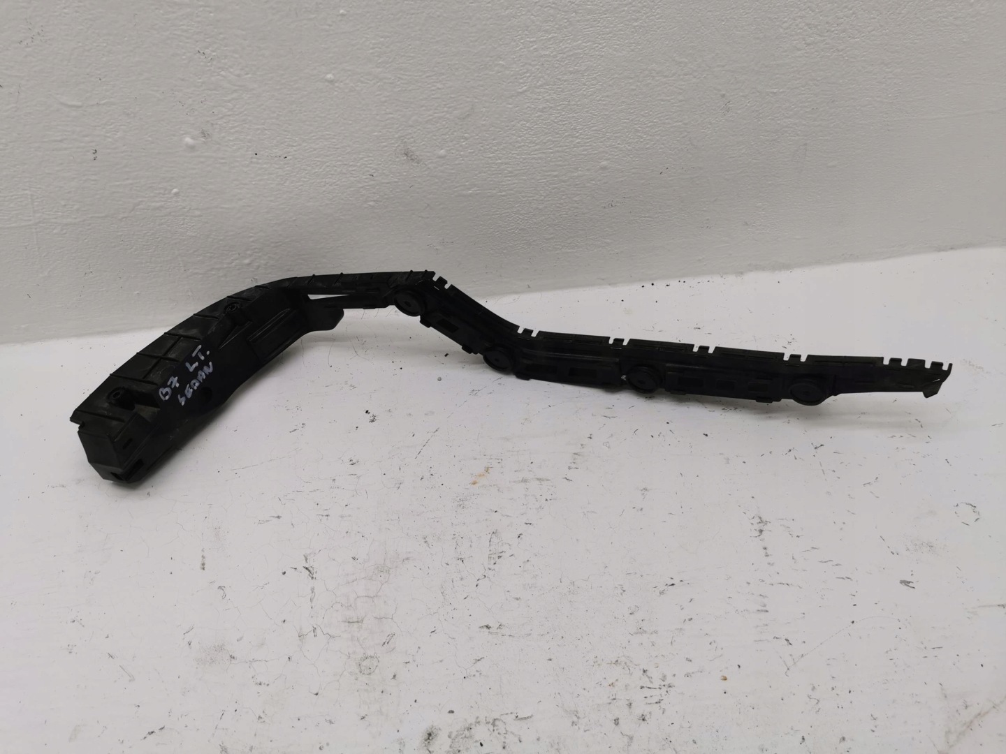 bumper bracket right rear part VW PASSAT B7 3AE807393A