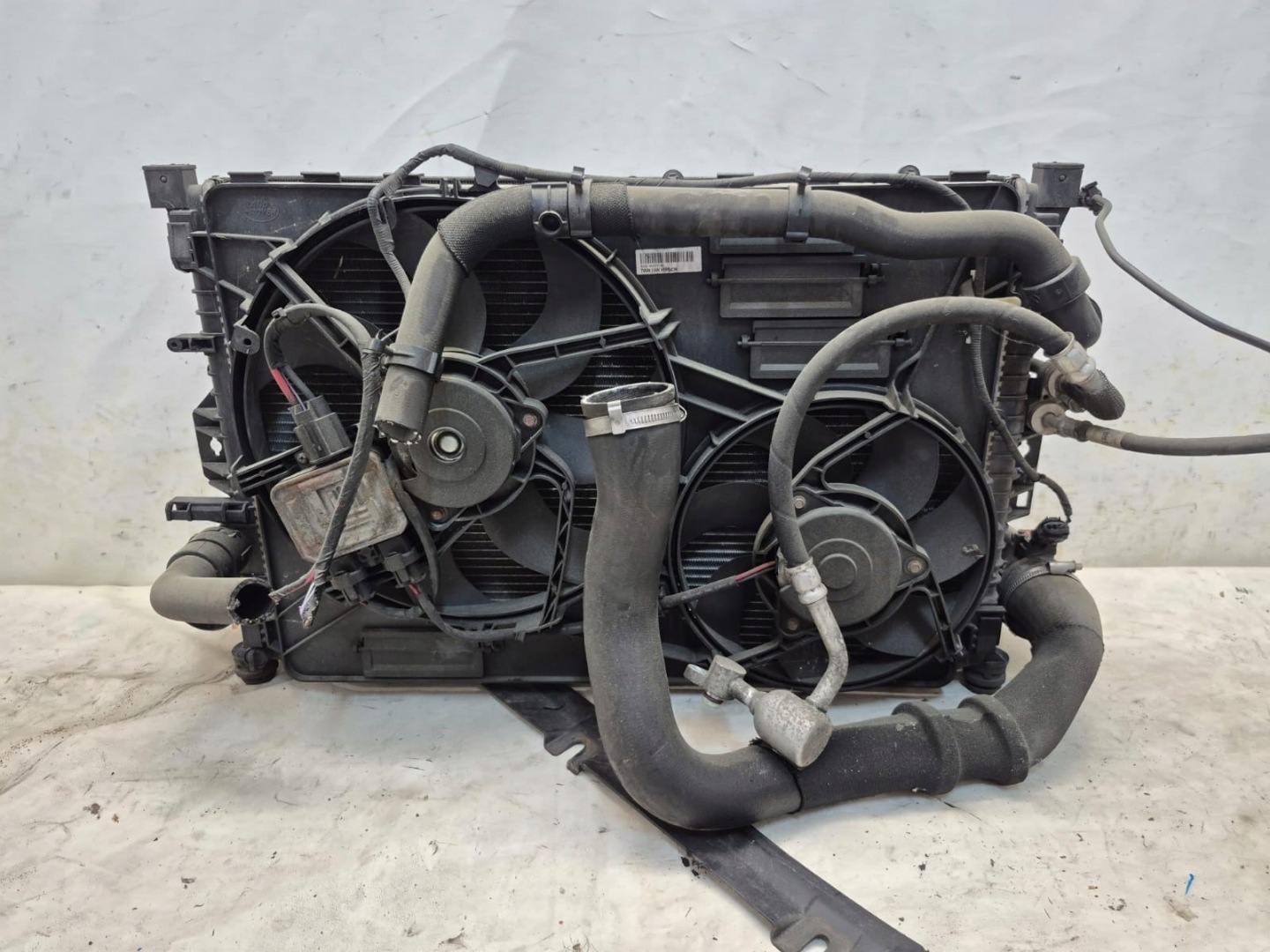 RANGE ROVER EVOQUE a 2.0 11- KOMPLET chladiče přívod vzduchový ventilátor