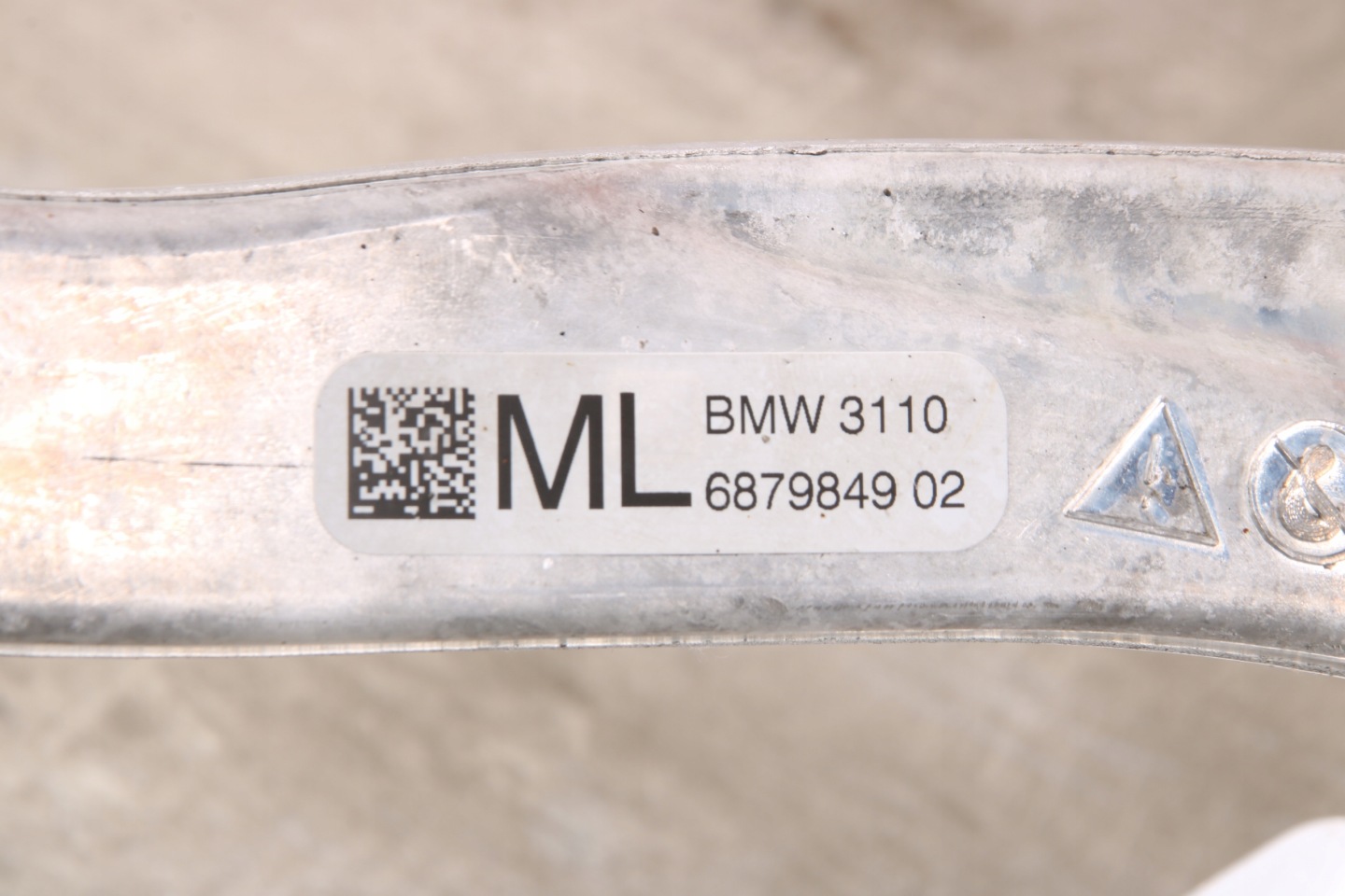 BMW G20 G21 2WD otoč ramene čepu levá levý předek 6877143