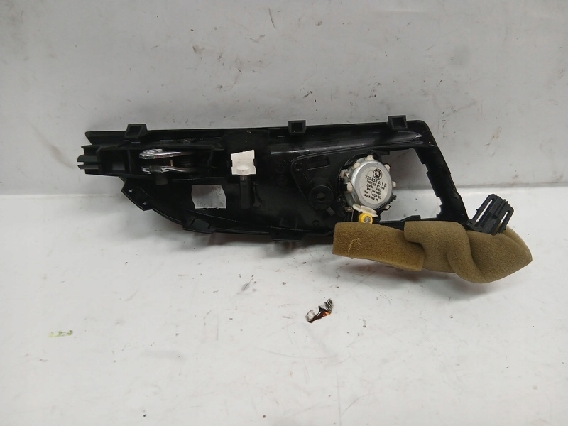 Skoda SuperB II handle inner z Glosnikkem 3T0035411B