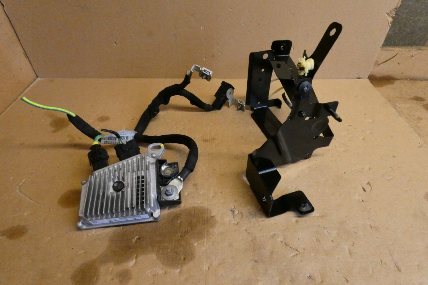PEUGEPT CITROEN DS7 module control unit 1.6THP 9833184380