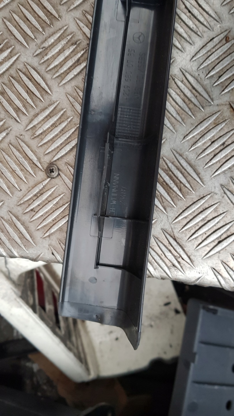 MERCEDES W209 moulding threshold left right cap