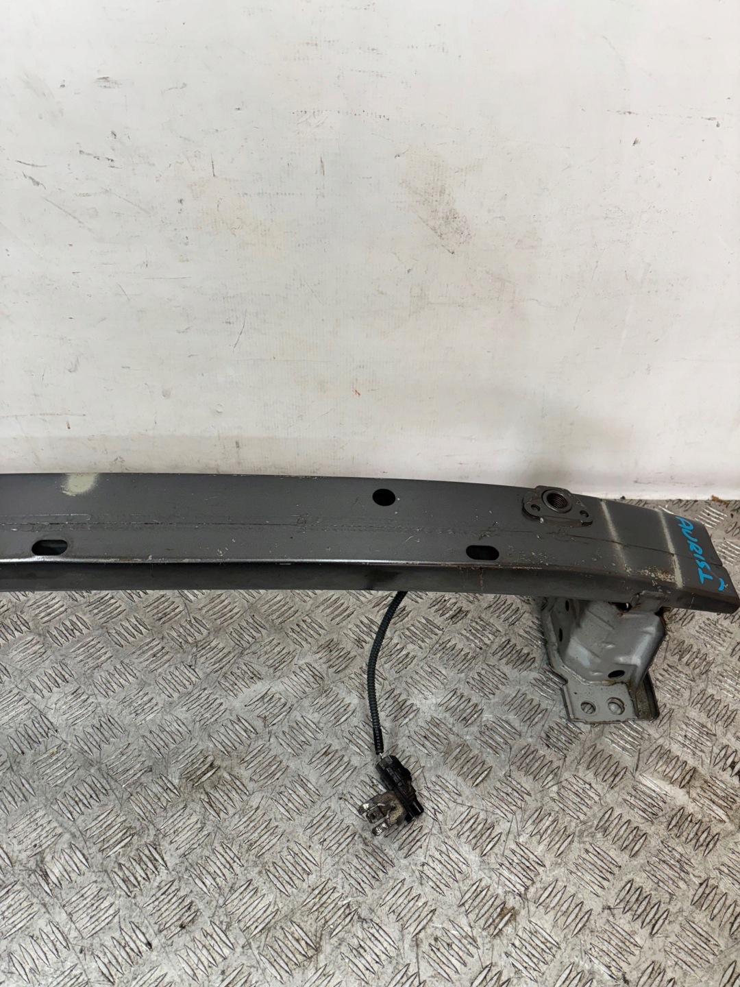 TRAVERSA paraurti Anteriore TOYOTA AURIS e