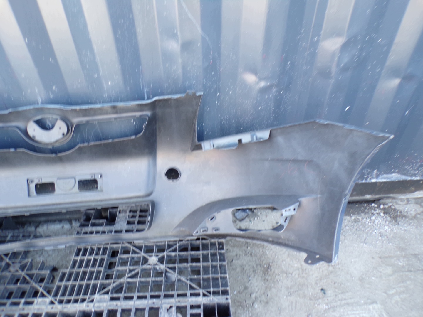 front bumper front TOYOTA AURIS 1 and (R1)