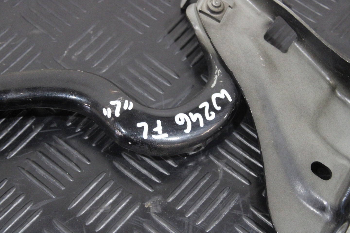 hinge bonnets left MERCEDES B-KLASA W246 LIFT AMG