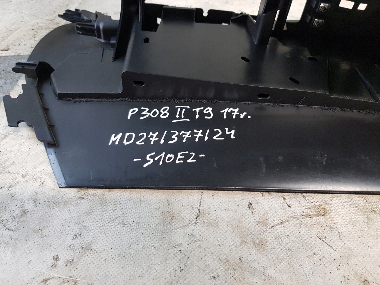 TUNEL mitte PEUGEOT 308 T9 2017r. 96775883 EUROPA