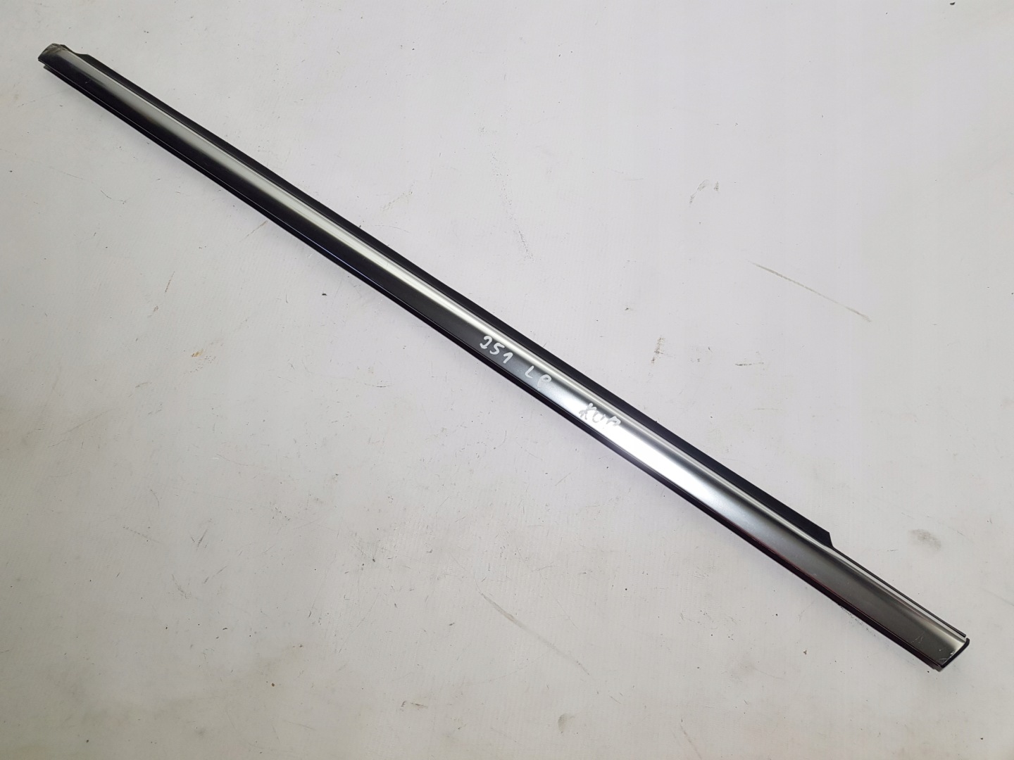 moulding door left front dust CHROM MERCEDES W251