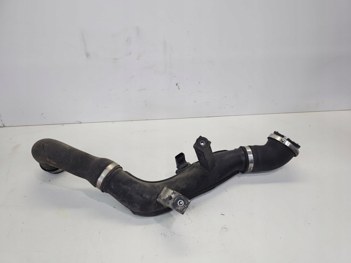 trouba hadice intercoolera AUDI VW SKODA 1K0145770N