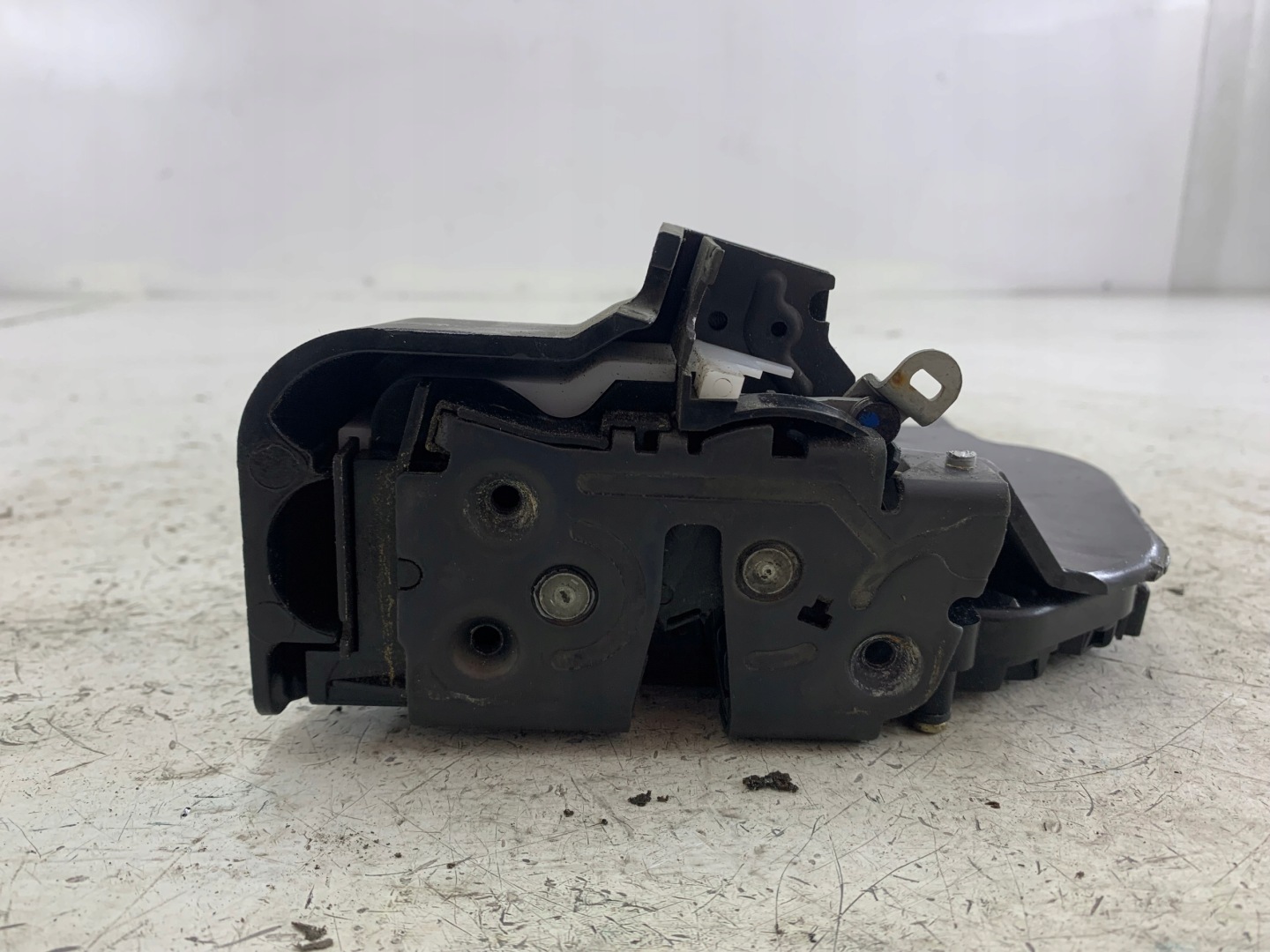 VOLVO V50 and lock door right front 30753663