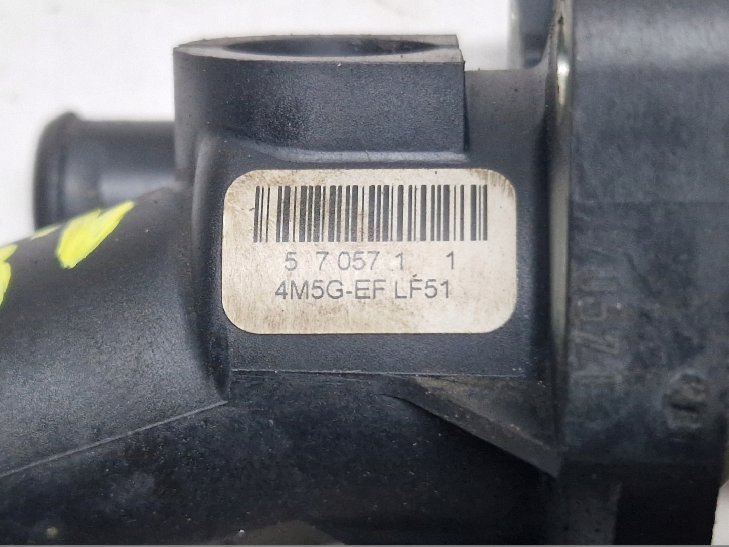 FORD FOCUS MK2 1.8 Essence Boîtier thermostat 4M5G-EF