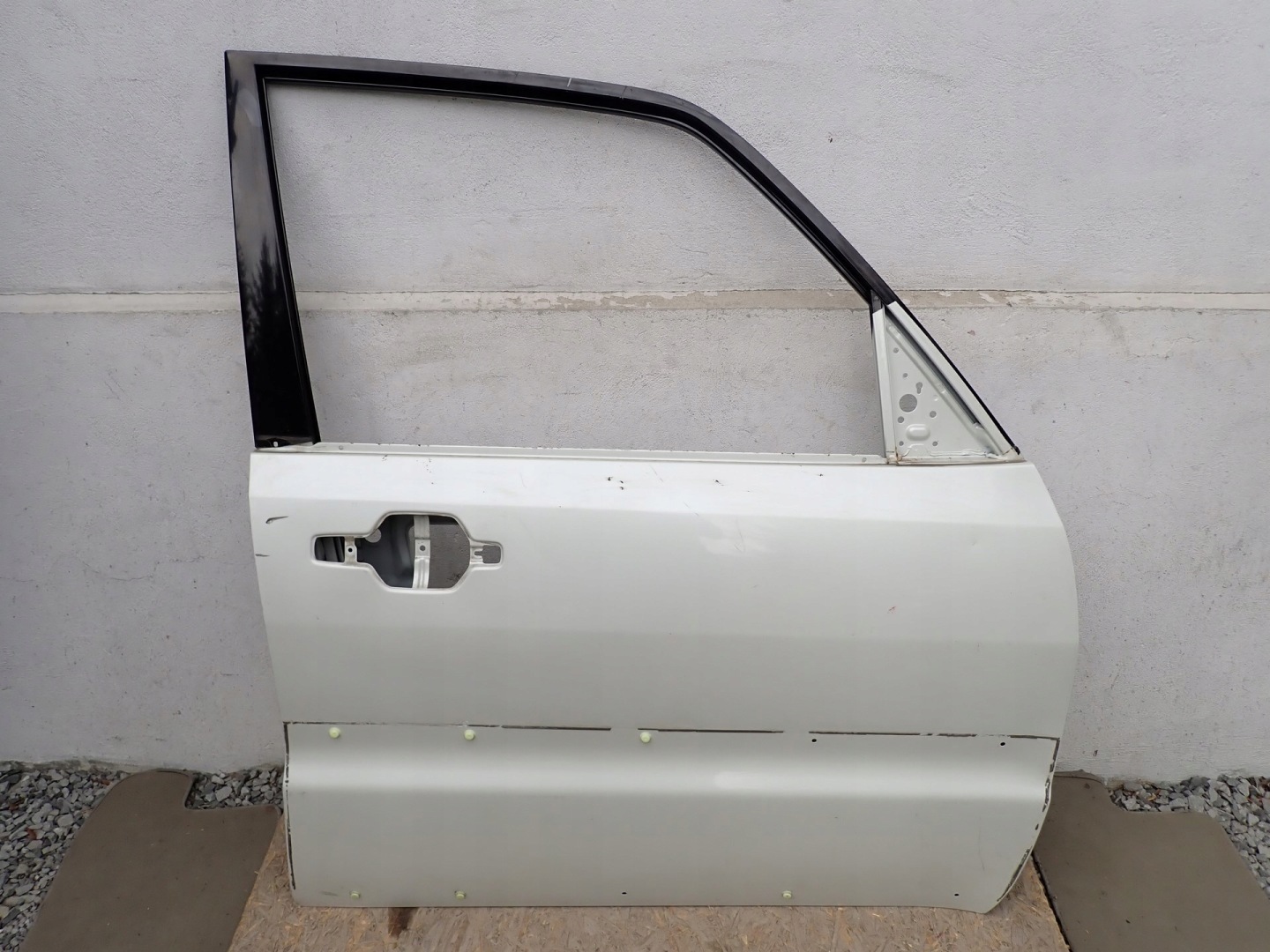 door right front right front MITSUBISHI PAJERO 4 IV V8 2007- 5700A452