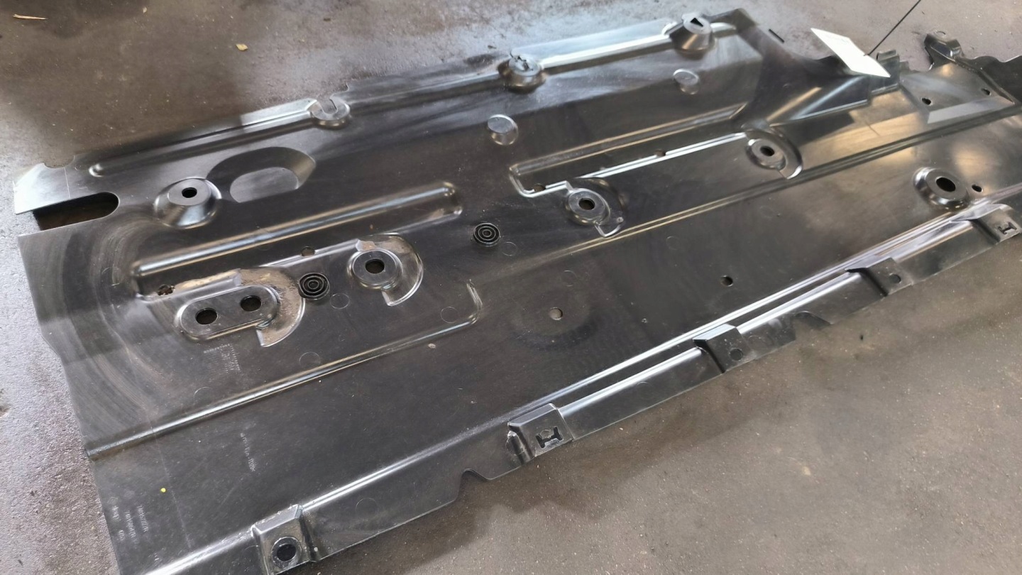 Blende Abdeckung Unterfahrschutz 748157227R DACIA JOGGER LIFT