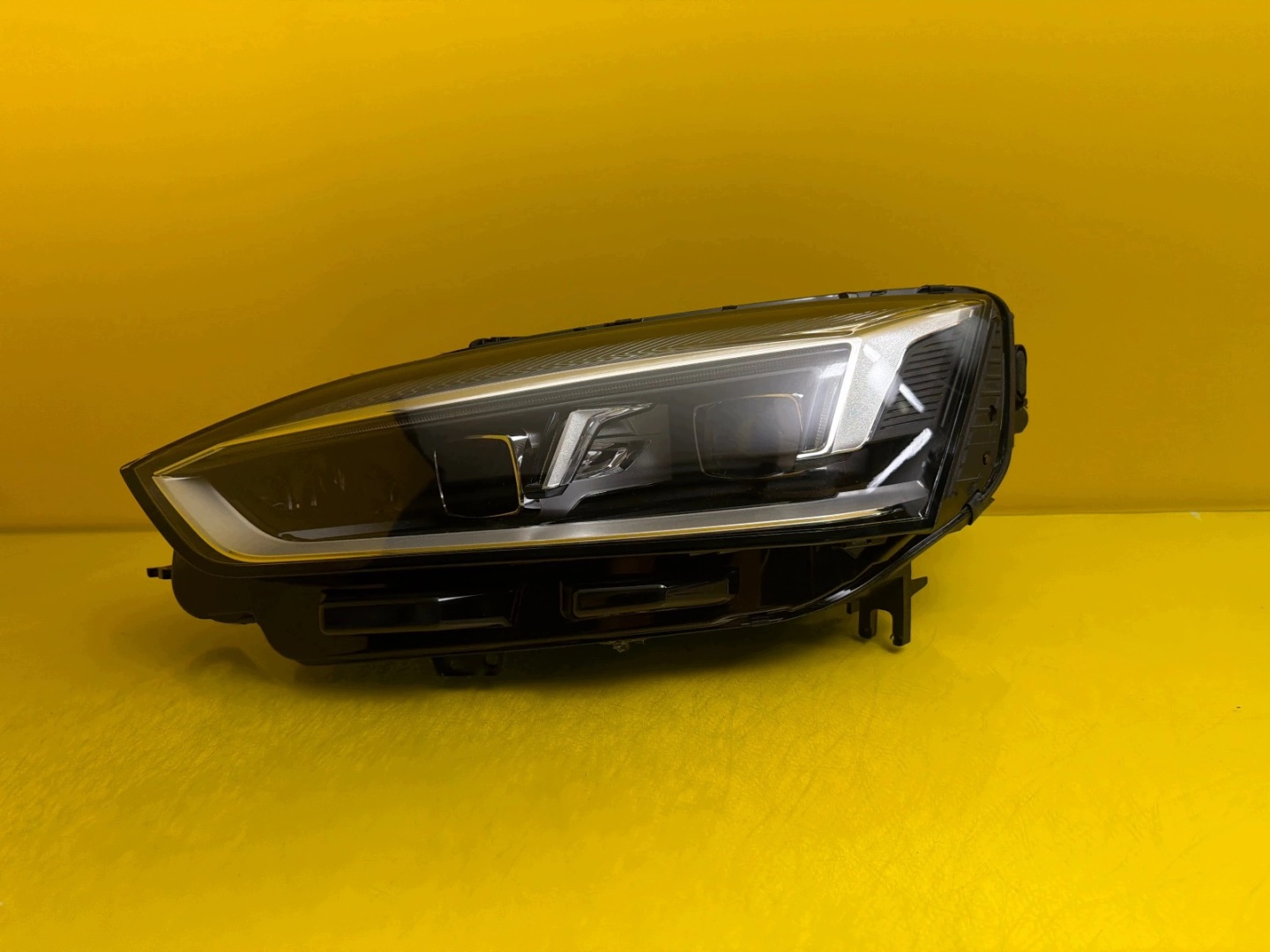 light left front Audi A5 II 8W6 2016- Full Led 8W6941033