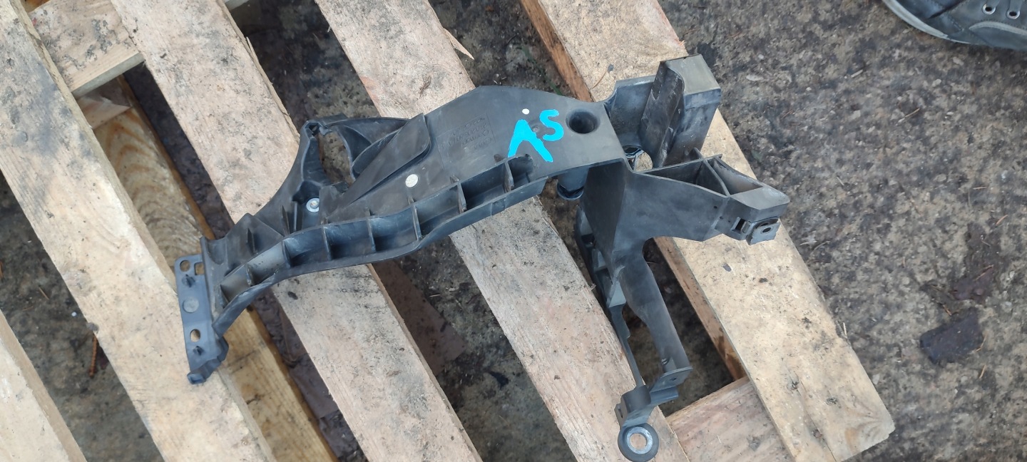 Halter vorne links audi a5 8t 8T0805607B